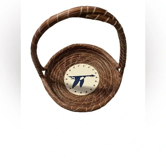 Pine Needle Handle Basket With Handpainted Ceramic Bird Plate Bottom Sig… - Picture 2 of 9